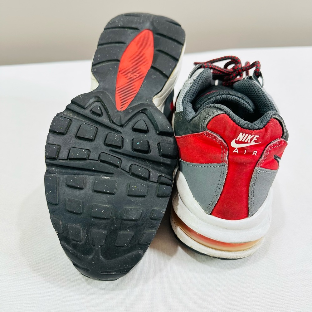 ๐ BOYS NIKE AIR MAX IN WOLF GREY, WHITE, COOL GREY SIZE US 6Y CLOTH W/ LEATHER - Picture 11 of 11